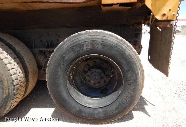 image for item DC2081 2002 International 2554  dump truck