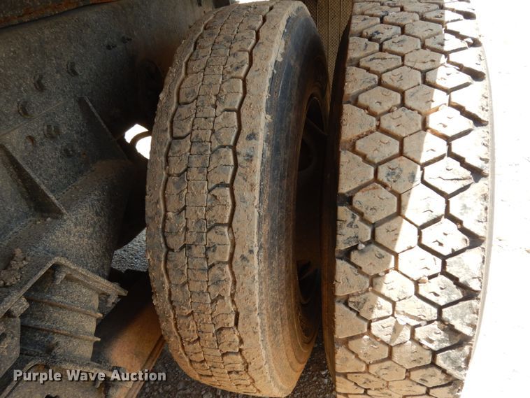 image for item DC2081 2002 International 2554  dump truck