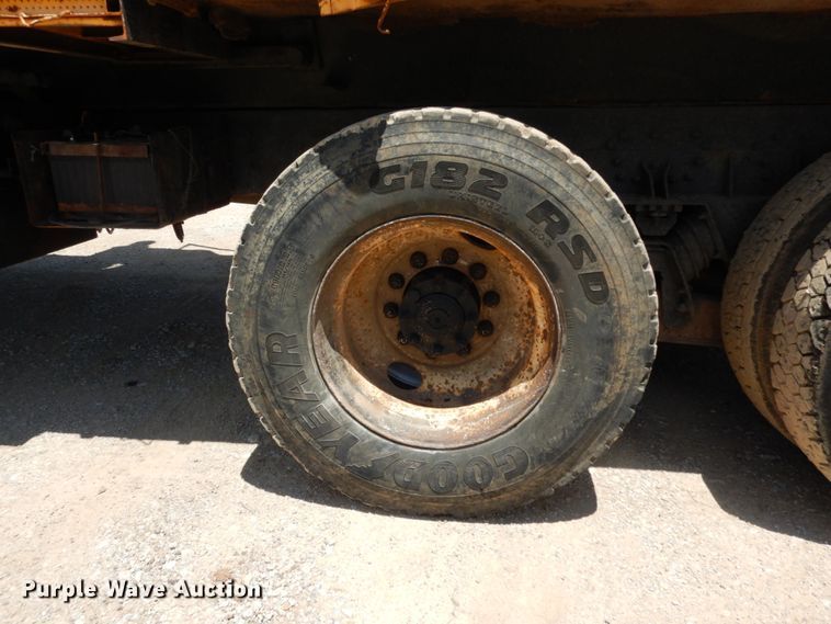 image for item DC2081 2002 International 2554  dump truck