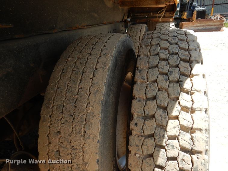 image for item DC2081 2002 International 2554  dump truck