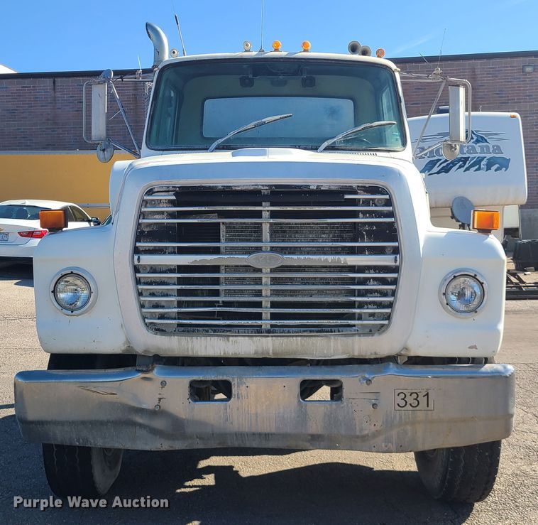 image for item DH5913 1985 Ford LT8000  truck cab and chassis