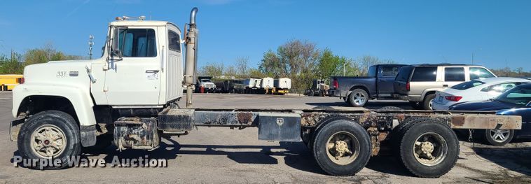 image for item DH5913 1985 Ford LT8000  truck cab and chassis