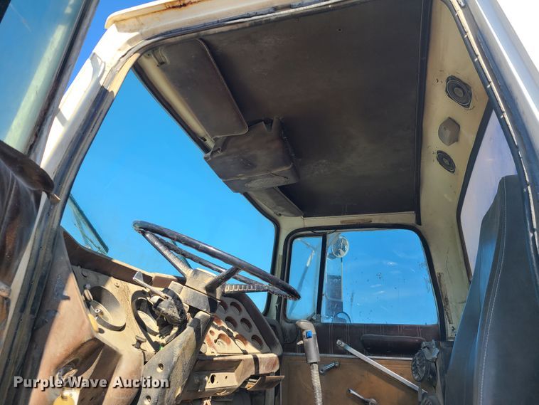 image for item DH5913 1985 Ford LT8000  truck cab and chassis