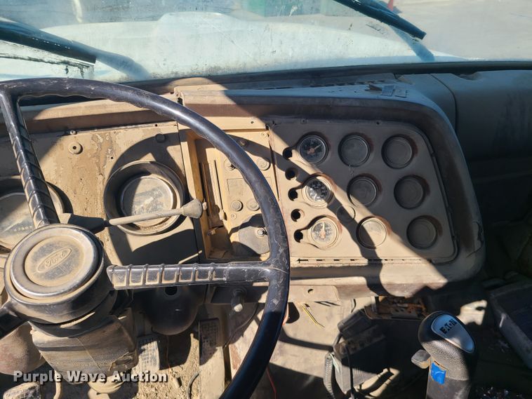 image for item DH5913 1985 Ford LT8000  truck cab and chassis