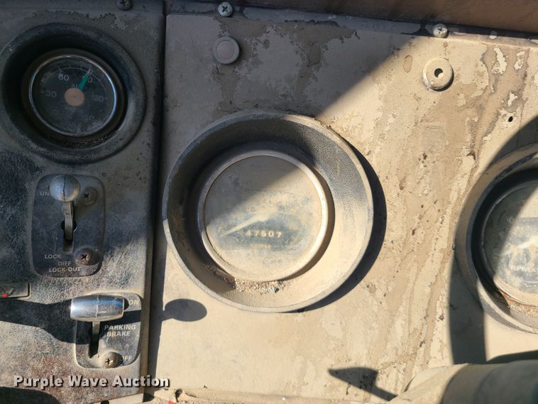 image for item DH5913 1985 Ford LT8000  truck cab and chassis