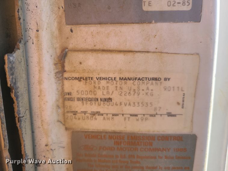 image for item DH5913 1985 Ford LT8000  truck cab and chassis