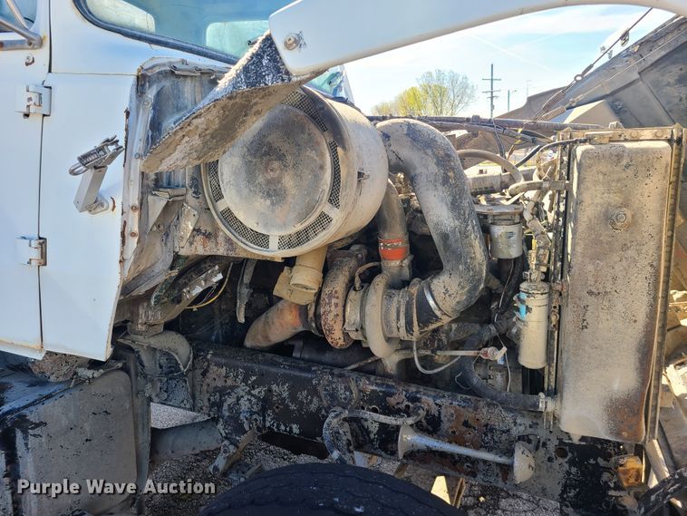 image for item DH5913 1985 Ford LT8000  truck cab and chassis