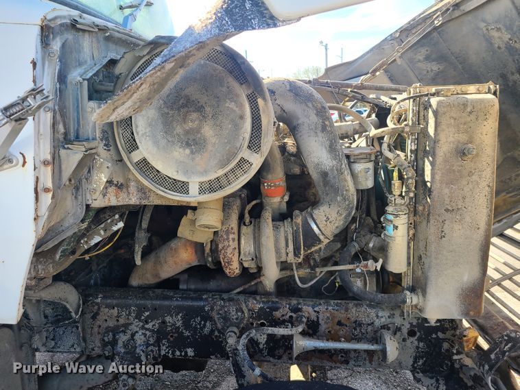 image for item DH5913 1985 Ford LT8000  truck cab and chassis