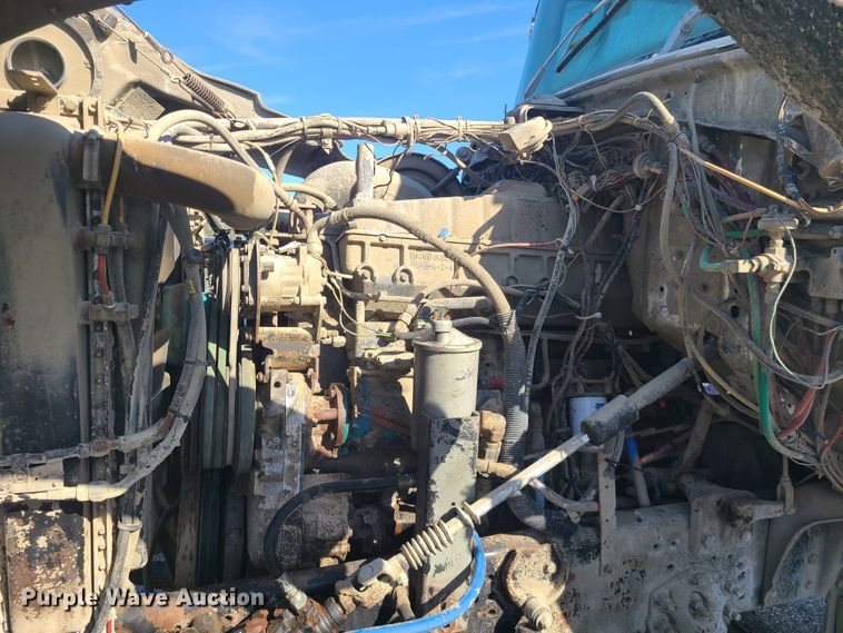 image for item DH5913 1985 Ford LT8000  truck cab and chassis