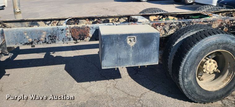 image for item DH5913 1985 Ford LT8000  truck cab and chassis