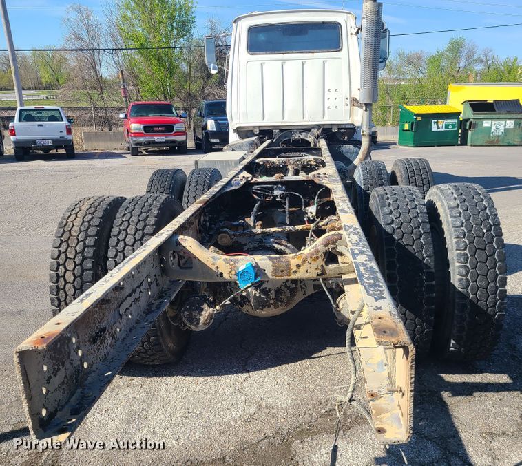 image for item DH5913 1985 Ford LT8000  truck cab and chassis