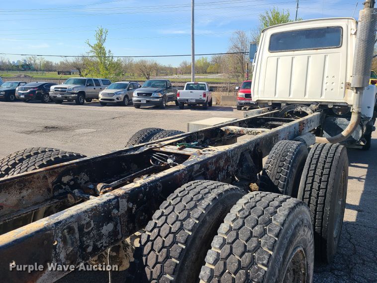 image for item DH5913 1985 Ford LT8000  truck cab and chassis