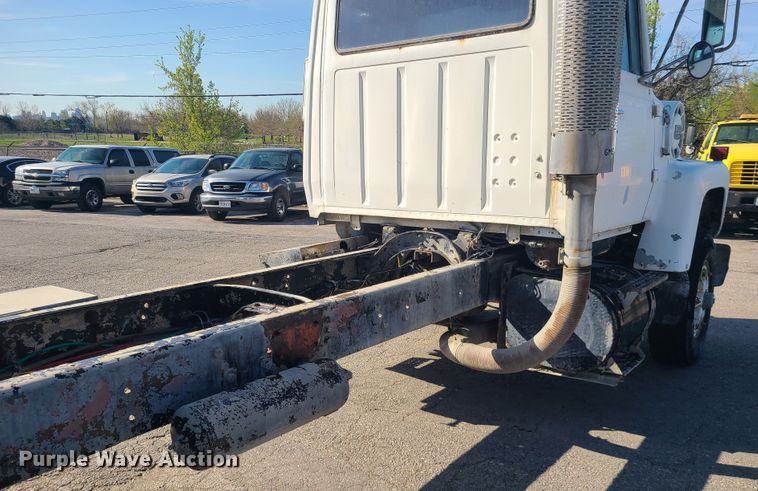 image for item DH5913 1985 Ford LT8000  truck cab and chassis