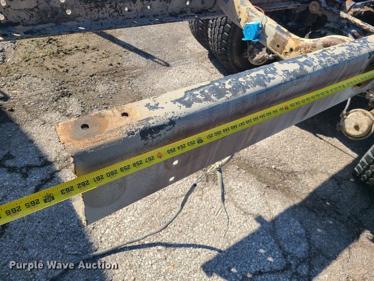 image for item DH5913 1985 Ford LT8000  truck cab and chassis