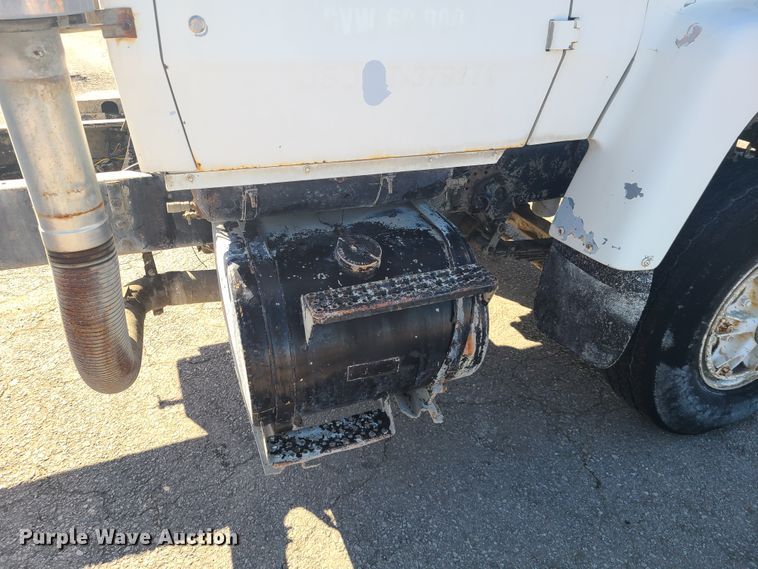 image for item DH5913 1985 Ford LT8000  truck cab and chassis