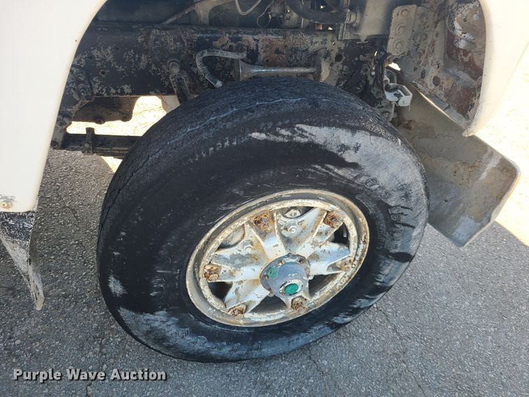 image for item DH5913 1985 Ford LT8000  truck cab and chassis