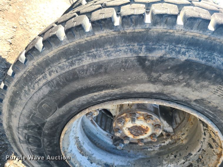 image for item DH5913 1985 Ford LT8000  truck cab and chassis