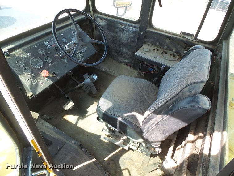 image for item DI5667 Ag-Chem Ag Gator 2004  water wagon