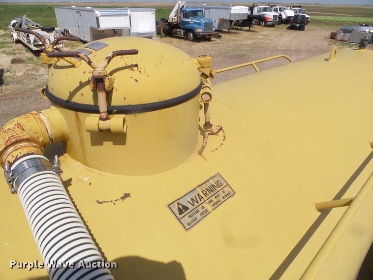 image for item DI5667 Ag-Chem Ag Gator 2004  water wagon