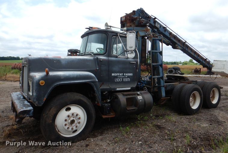 image for item DJ0463 1981 Mack R686ST  bucket truck