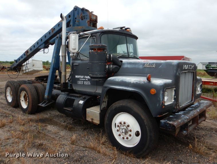 image for item DJ0463 1981 Mack R686ST  bucket truck