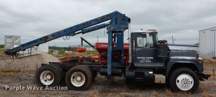 image for item DJ0463 1981 Mack R686ST  bucket truck