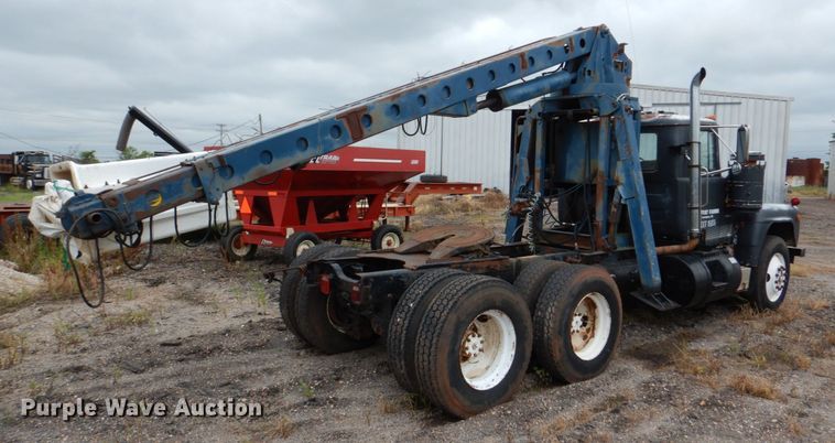 image for item DJ0463 1981 Mack R686ST  bucket truck