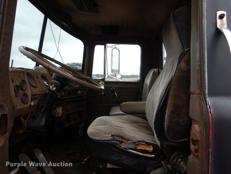 image for item DJ0463 1981 Mack R686ST  bucket truck