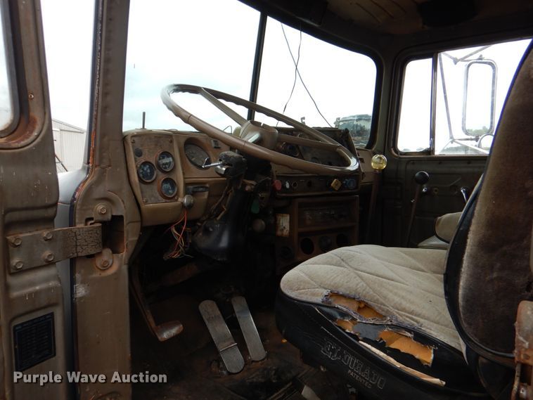 image for item DJ0463 1981 Mack R686ST  bucket truck