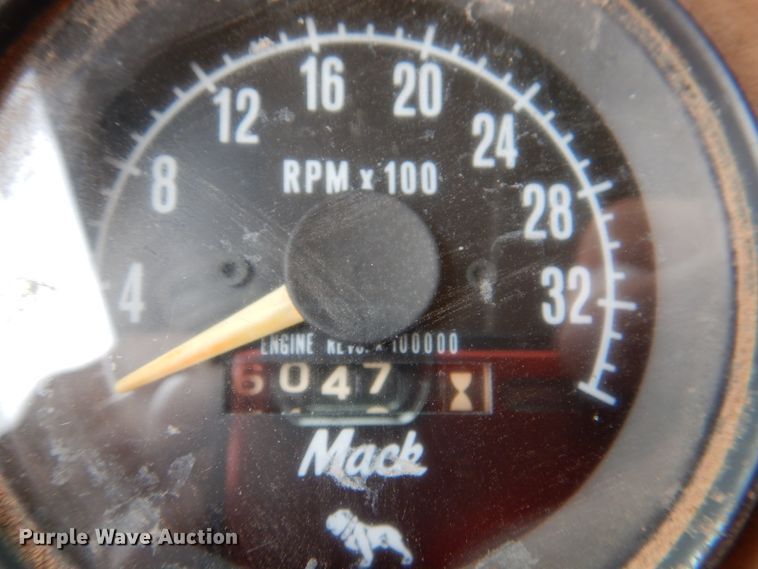 image for item DJ0463 1981 Mack R686ST  bucket truck