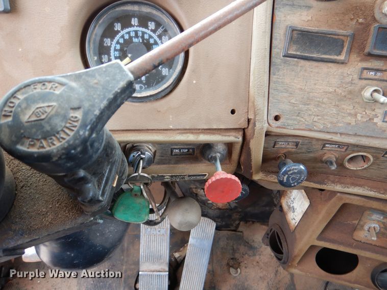 image for item DJ0463 1981 Mack R686ST  bucket truck