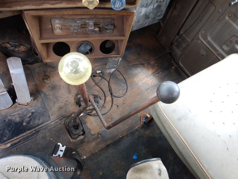 image for item DJ0463 1981 Mack R686ST  bucket truck