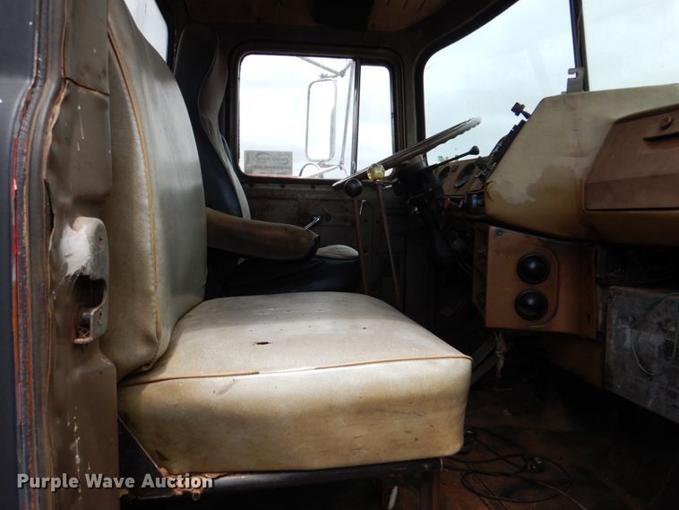 image for item DJ0463 1981 Mack R686ST  bucket truck