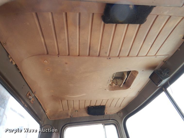 image for item DJ0463 1981 Mack R686ST  bucket truck