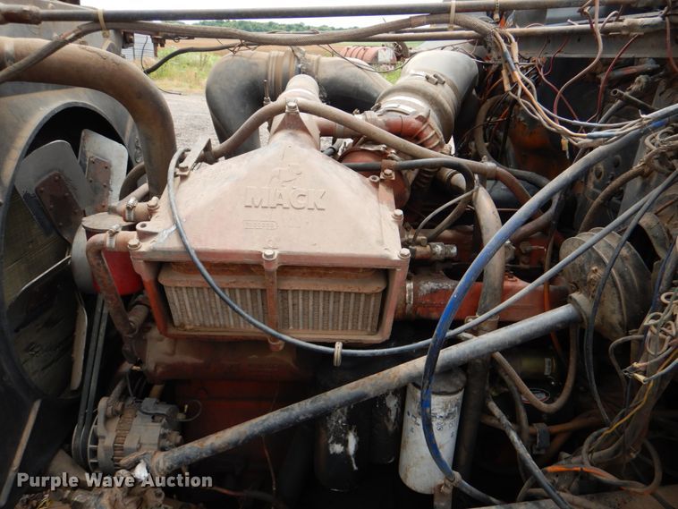 image for item DJ0463 1981 Mack R686ST  bucket truck