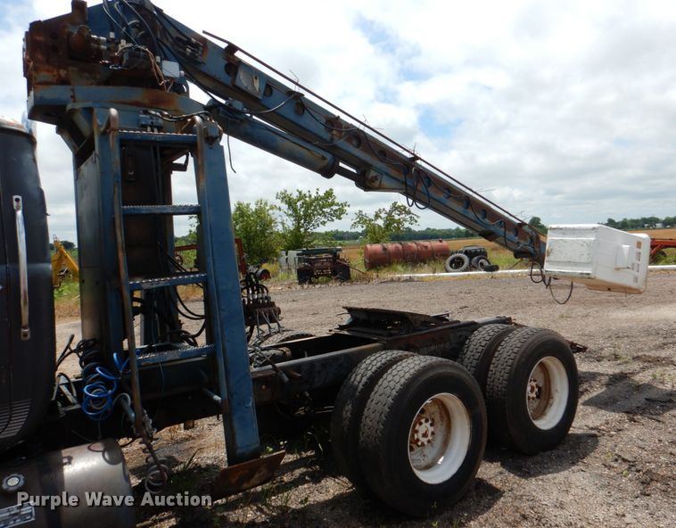 image for item DJ0463 1981 Mack R686ST  bucket truck