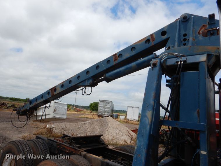 image for item DJ0463 1981 Mack R686ST  bucket truck