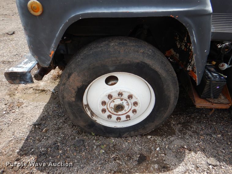 image for item DJ0463 1981 Mack R686ST  bucket truck