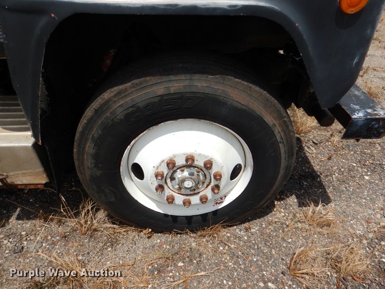 image for item DJ0463 1981 Mack R686ST  bucket truck