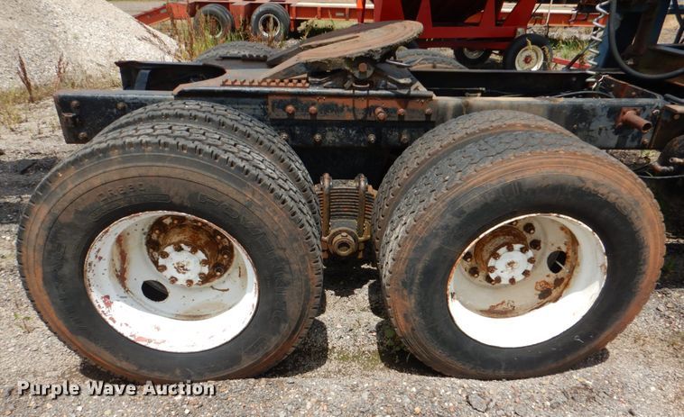 image for item DJ0463 1981 Mack R686ST  bucket truck