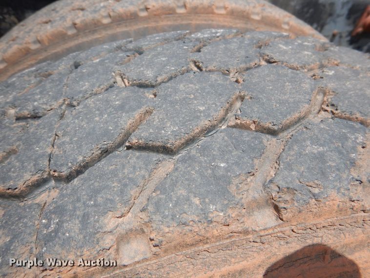 image for item DJ0463 1981 Mack R686ST  bucket truck