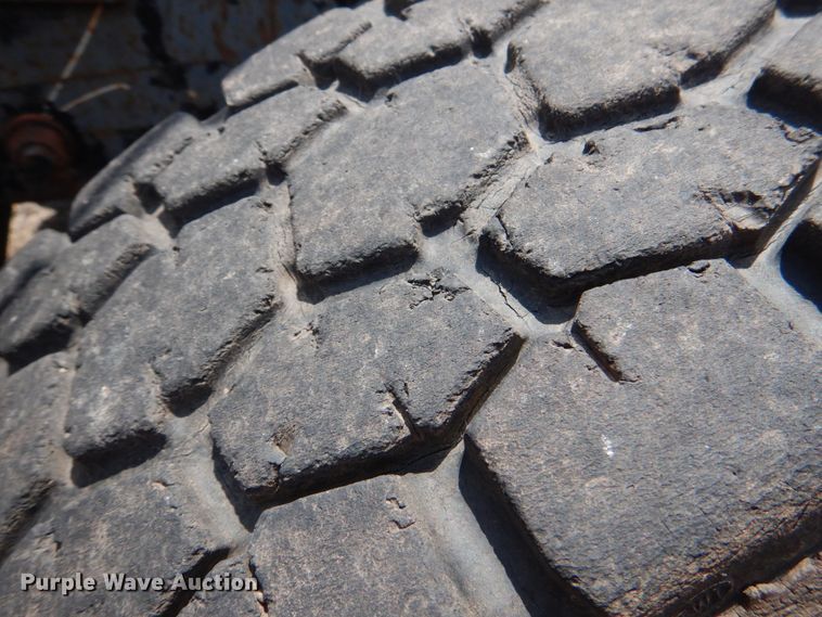 image for item DJ0463 1981 Mack R686ST  bucket truck