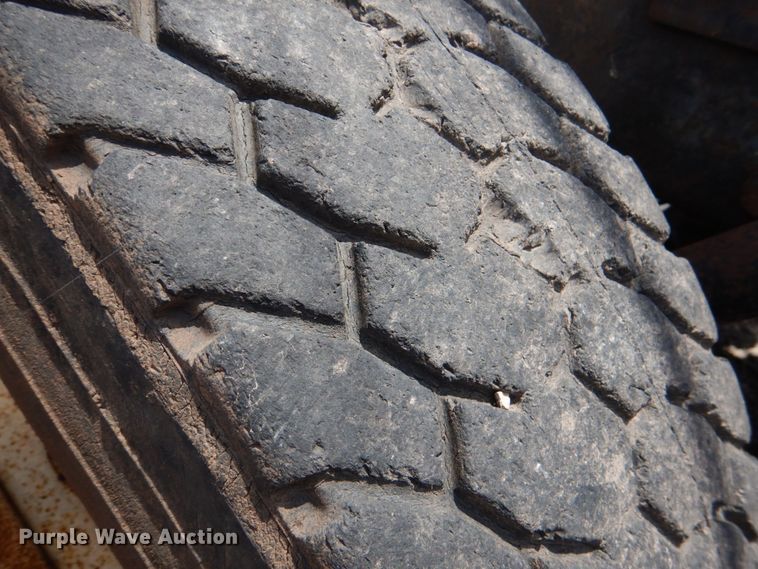 image for item DJ0463 1981 Mack R686ST  bucket truck