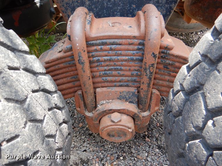 image for item DJ0463 1981 Mack R686ST  bucket truck