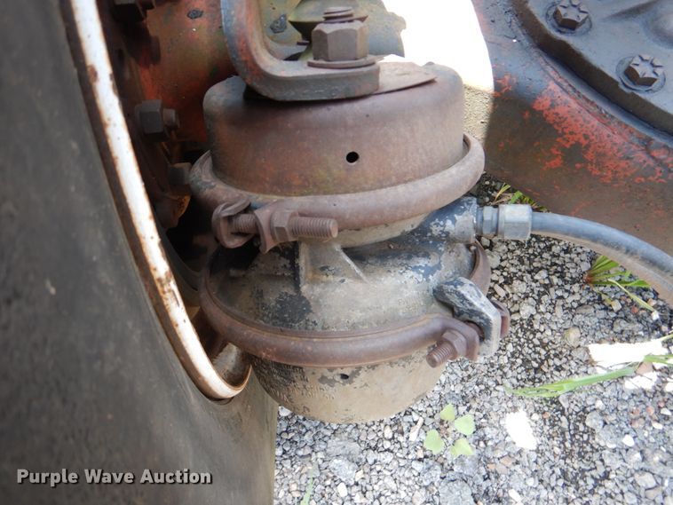 image for item DJ0463 1981 Mack R686ST  bucket truck