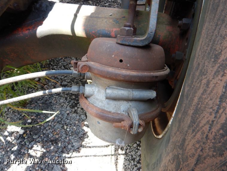 image for item DJ0463 1981 Mack R686ST  bucket truck