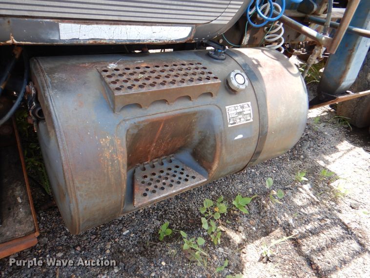 image for item DJ0463 1981 Mack R686ST  bucket truck