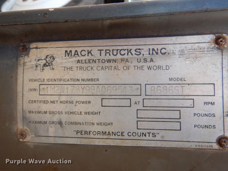 image for item DJ0463 1981 Mack R686ST  bucket truck