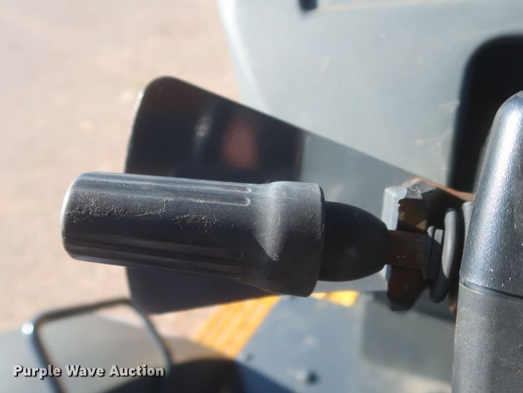 image for item DJ1927 2010 John Deere 210LJ  landscape tractor