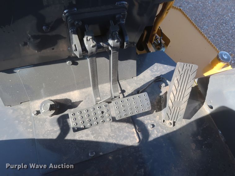 image for item DJ1927 2010 John Deere 210LJ  landscape tractor